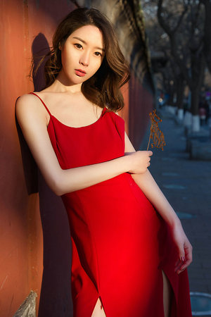 黑人日系中年女士