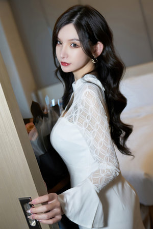 脱裤美女